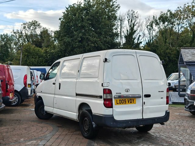 Toyota HiAce Panel Van 2.5 280 D-4d 200959 White #4