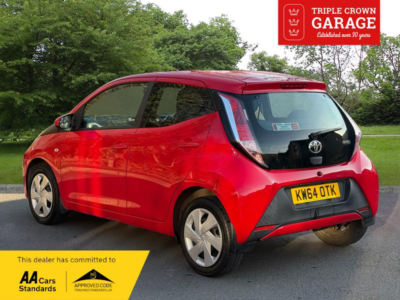 Toyota Aygo Vvt-i X-play X-shift Red #2
