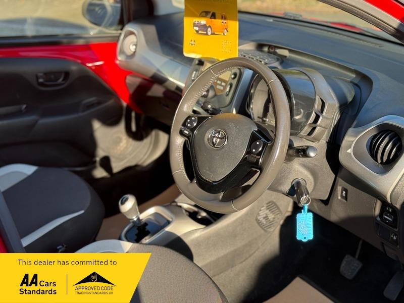 Toyota Aygo Vvt-i X-play X-shift Red #5