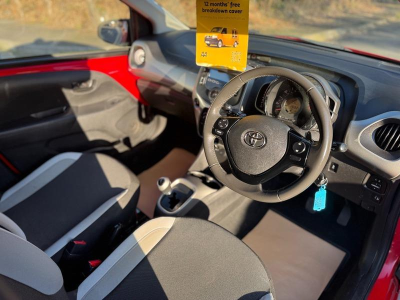 Toyota Aygo Vvt-i X-play X-shift Red #6