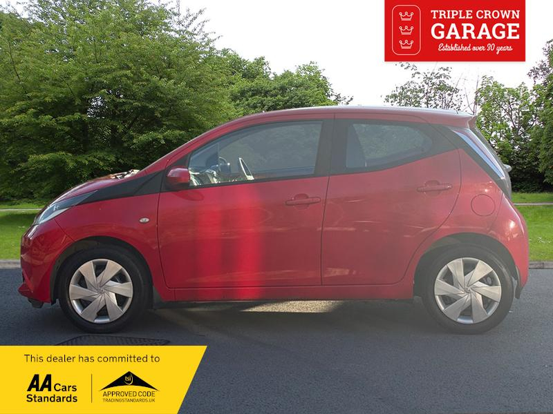 Toyota Aygo Vvt-i X-play X-shift Red #3