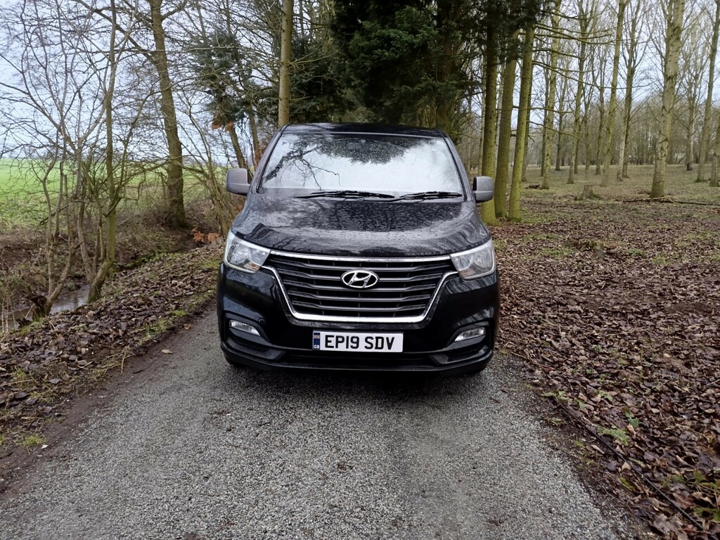 Hyundai I800 Mpv 2.5 I800 Se 2.5 Crdi 170Ps At My18 2019 Black #3
