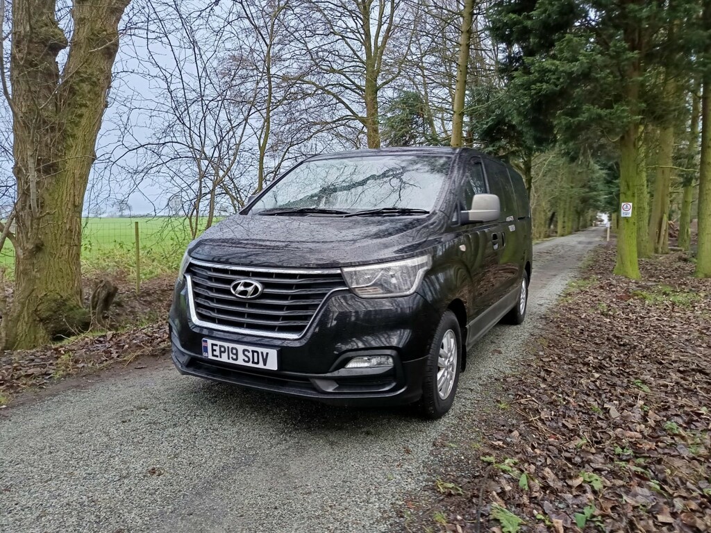 Hyundai I800 Mpv 2.5 I800 Se 2.5 Crdi 170Ps At My18 2019 Black #4