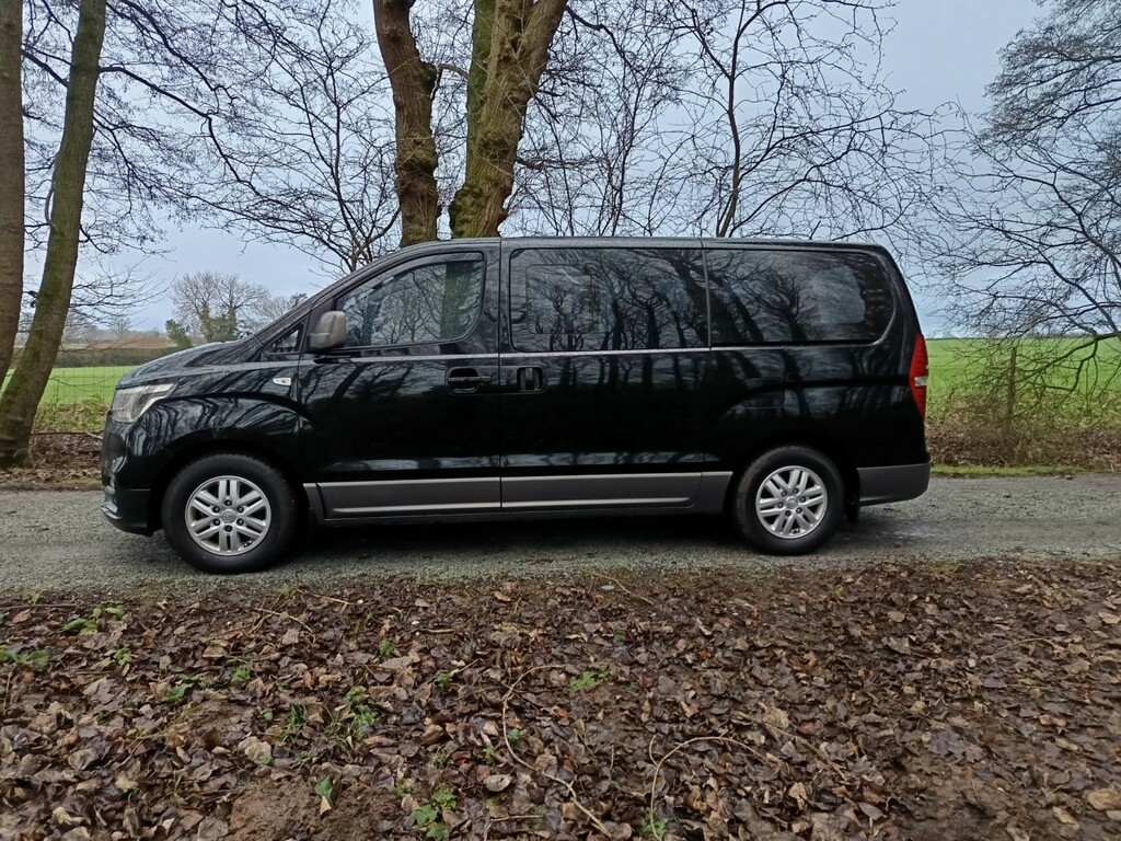 Hyundai I800 Mpv 2.5 I800 Se 2.5 Crdi 170Ps At My18 2019 Black #6