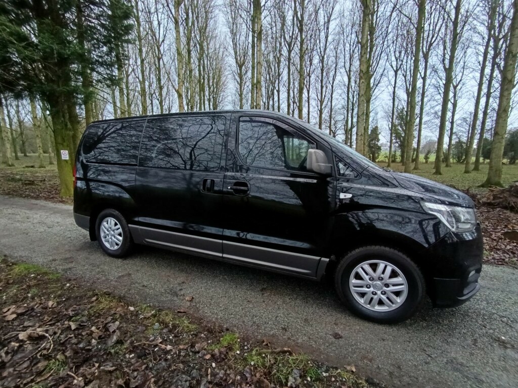 Hyundai I800 Mpv 2.5 I800 Se 2.5 Crdi 170Ps At My18 2019 Black