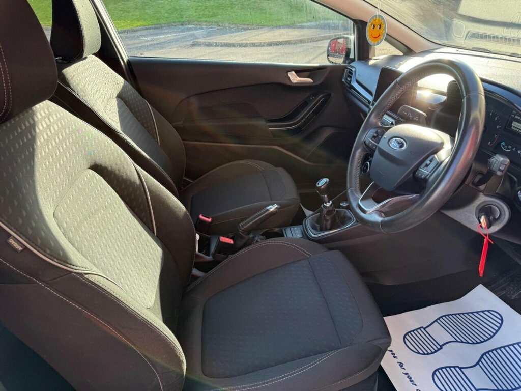 Ford Fiesta Fiesta Zetec T CV68PYF White #4