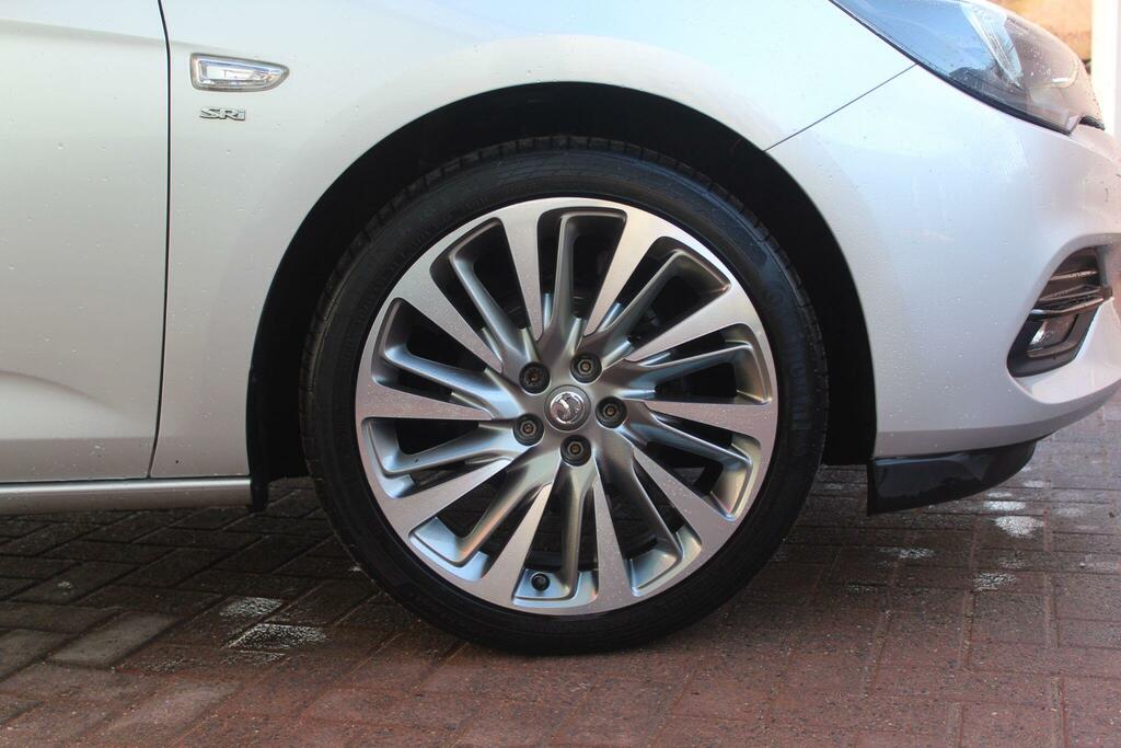 Vauxhall Astra Hatchback DT69OEJ Silver #2