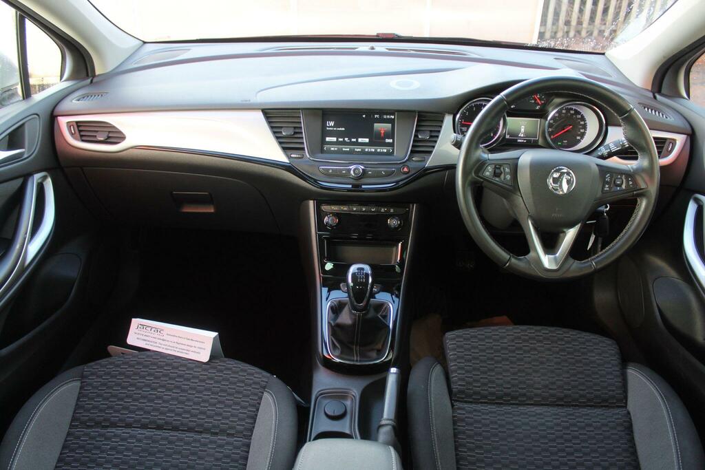 Vauxhall Astra Hatchback DT69OEJ Silver #3