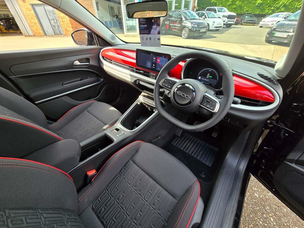 Fiat 600e 54Kwh Red Suv 156 Ps Black #4