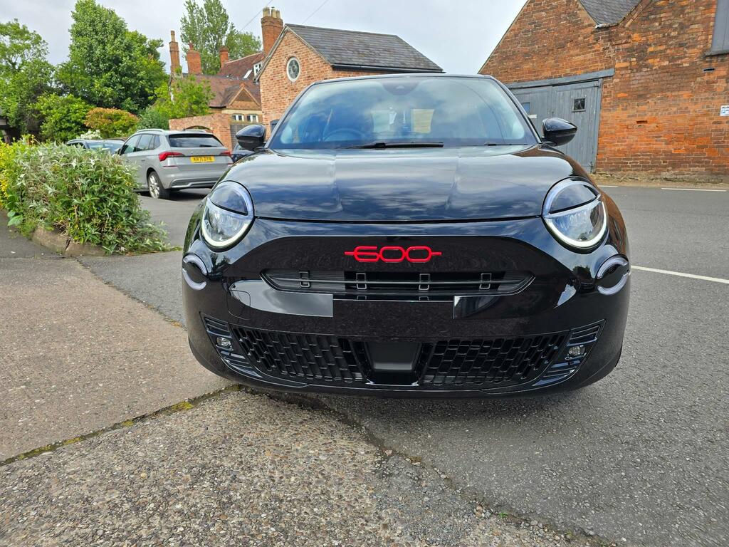 Fiat 600e 54Kwh Red Suv 156 Ps Black #6