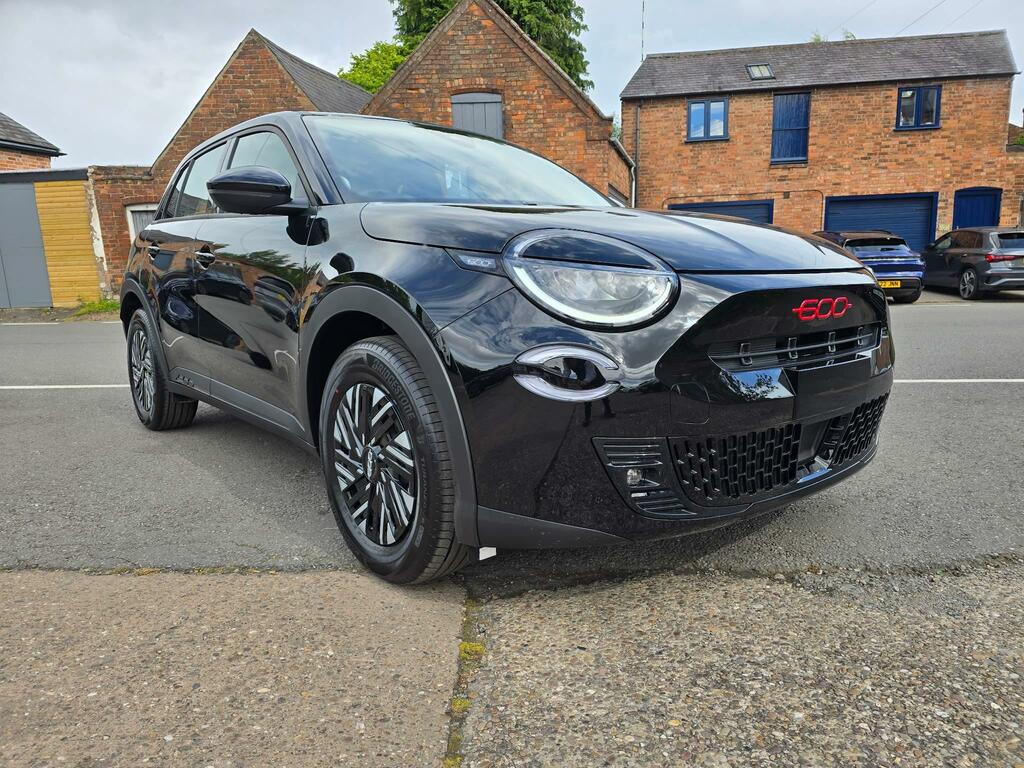 Fiat 600e 54Kwh Red Suv 156 Ps Black