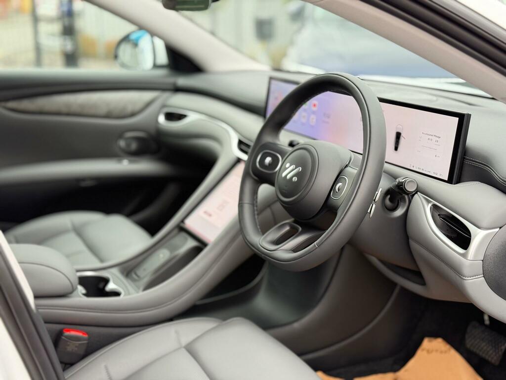 MG IM5 75Kwh Standard Range Saloon White #2