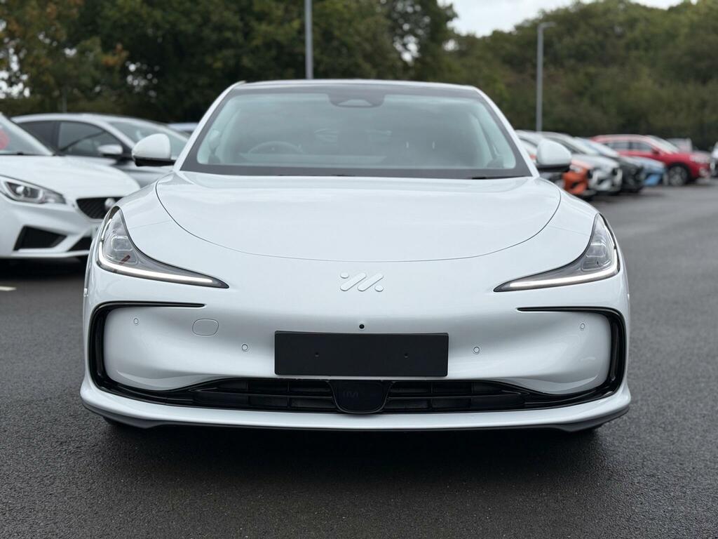MG IM5 75Kwh Standard Range Saloon White #6