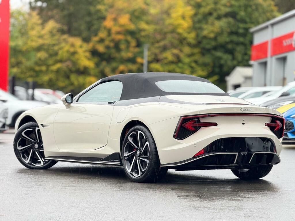 MG Cyberster Dual Motor 77Kwh Gt 4Wd White #2