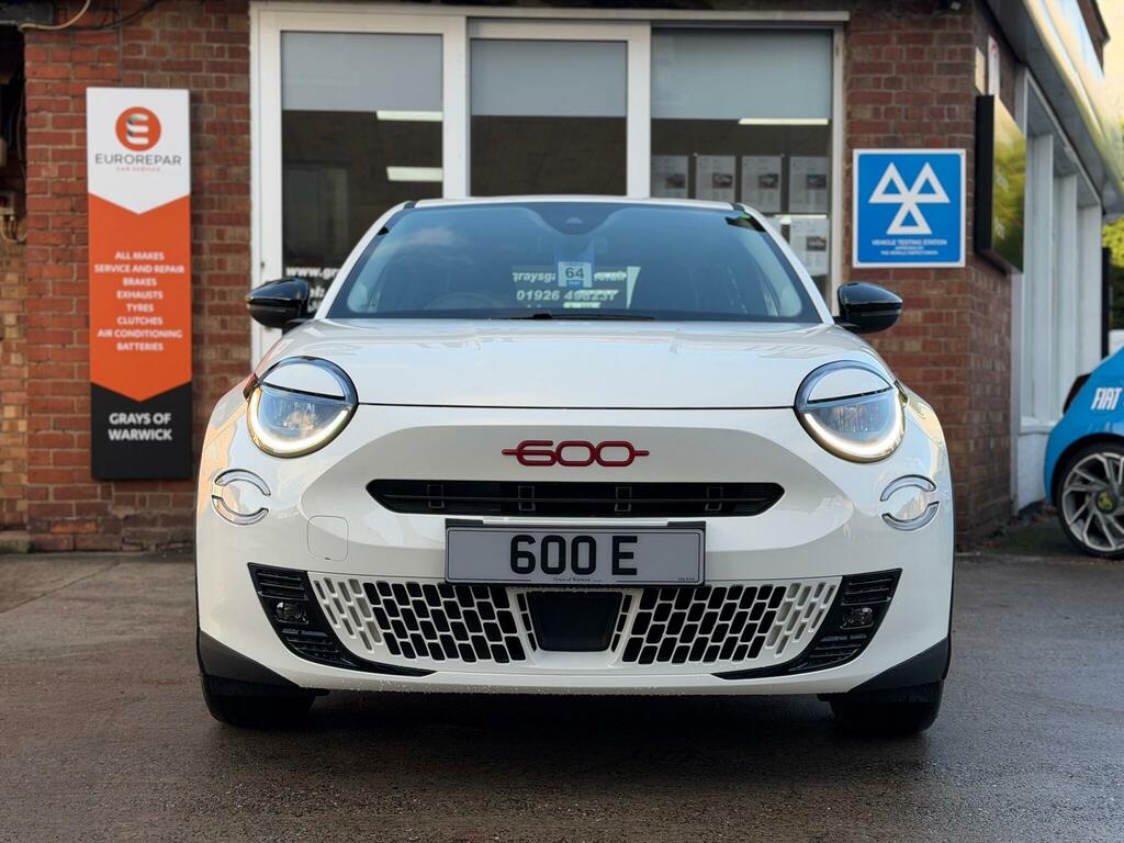Fiat 600e 54Kwh Red Suv 156 Ps White #5