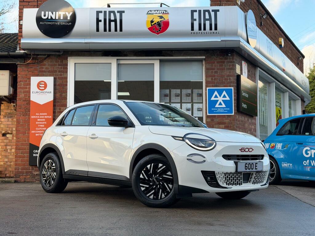 Fiat 600e 54Kwh Red Suv 156 Ps White