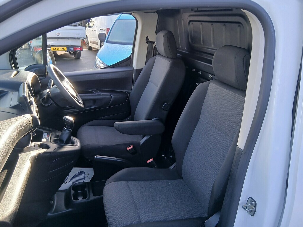 Vauxhall Combo 1.5 Turbo D 2300 Sportive Panel Van Man DN70YEY White #3