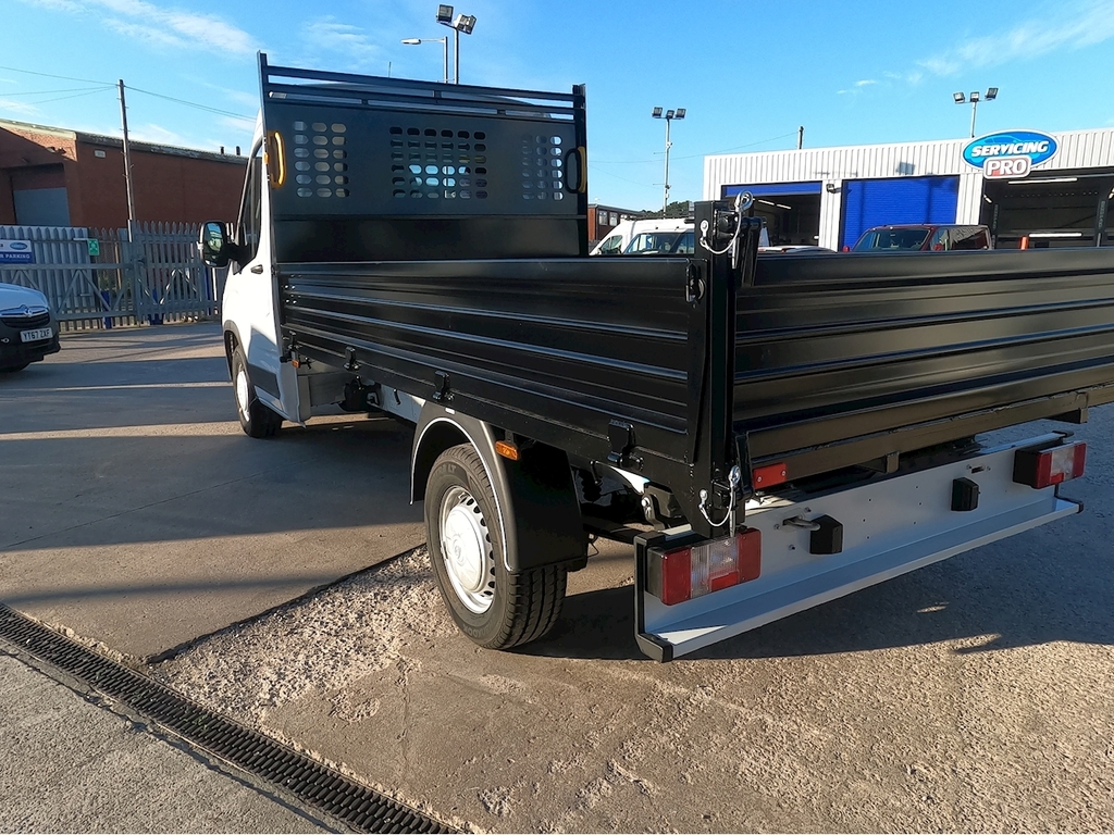 Maxus Deliver 9 Tipper White #4