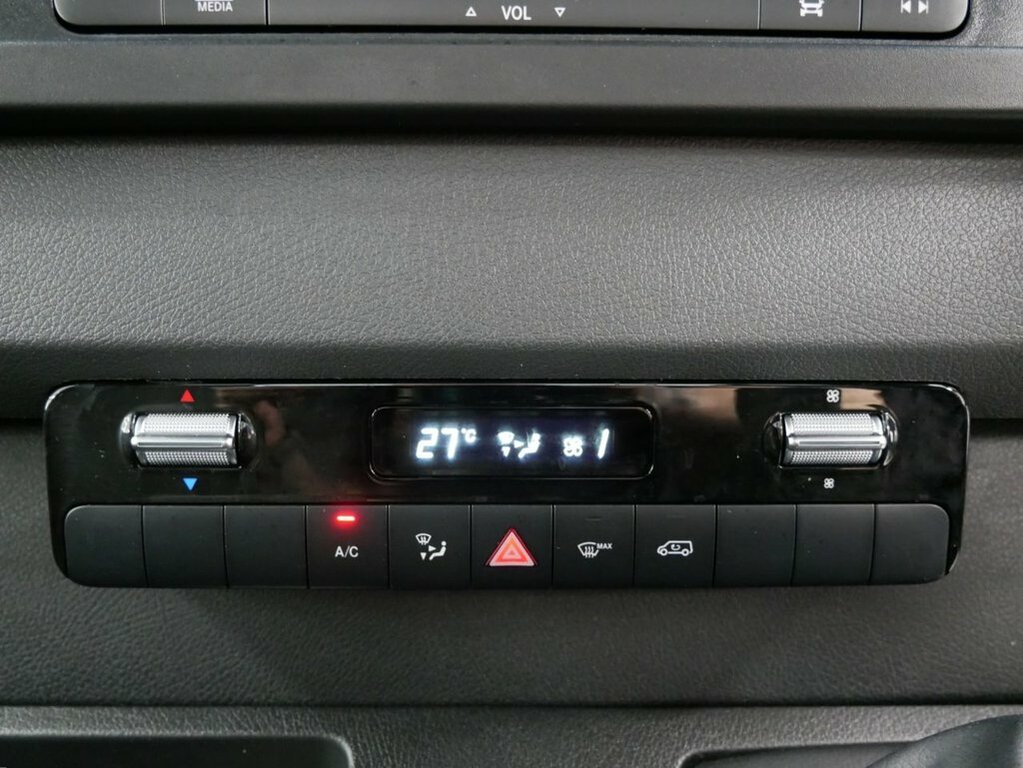 Mercedes-Benz Sprinter 2L 2.0 315 Cdi Progressive Chassis Cab YH73DHA Blue #4