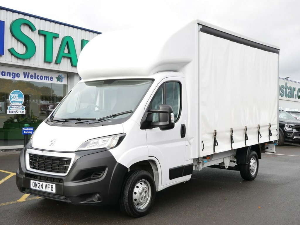 Peugeot Boxer 2.2L Bluehdi 440 Professional Premium Window Van White