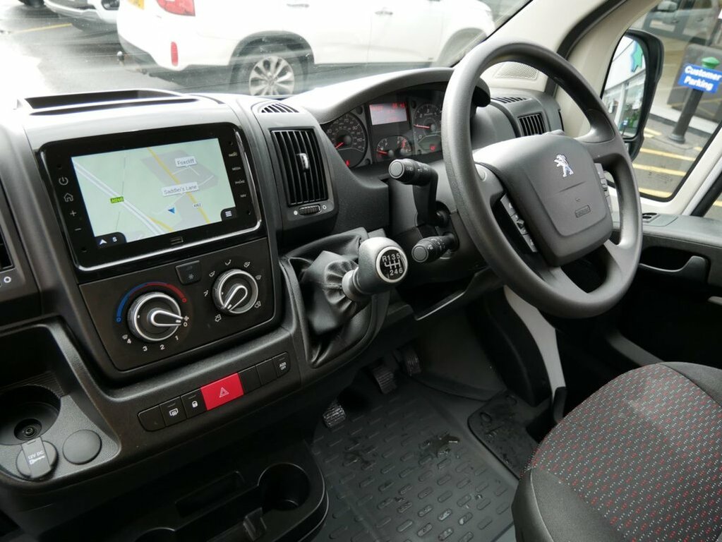 Peugeot Boxer 2.2L Bluehdi 440 Professional Premium Window Van OW24VFB White #3