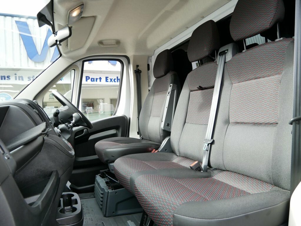 Peugeot Boxer 2.2L Bluehdi 440 Professional Premium Window Van OW24VFB White #4
