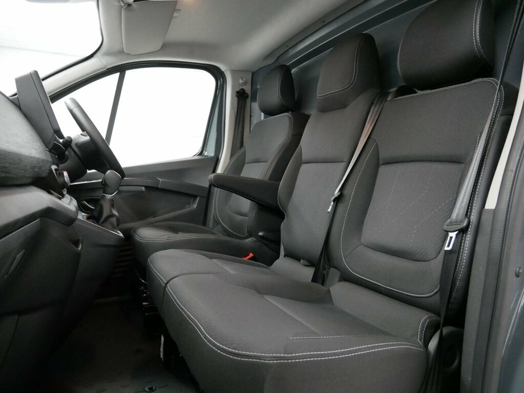 Nissan Primastar 2L 2.0 Dci 30 Tekna Panel Van Dct Grey #4