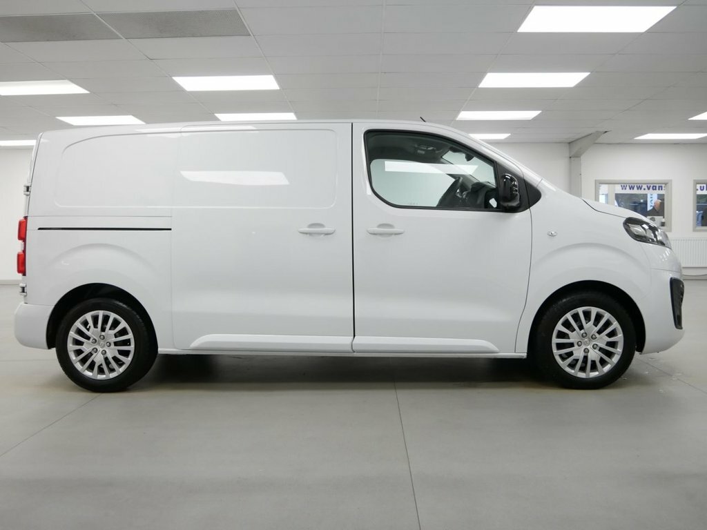 Vauxhall Vivaro 1.5L Turbo D 2700 Pro Panel Van 6Dr SC23CYX White #6