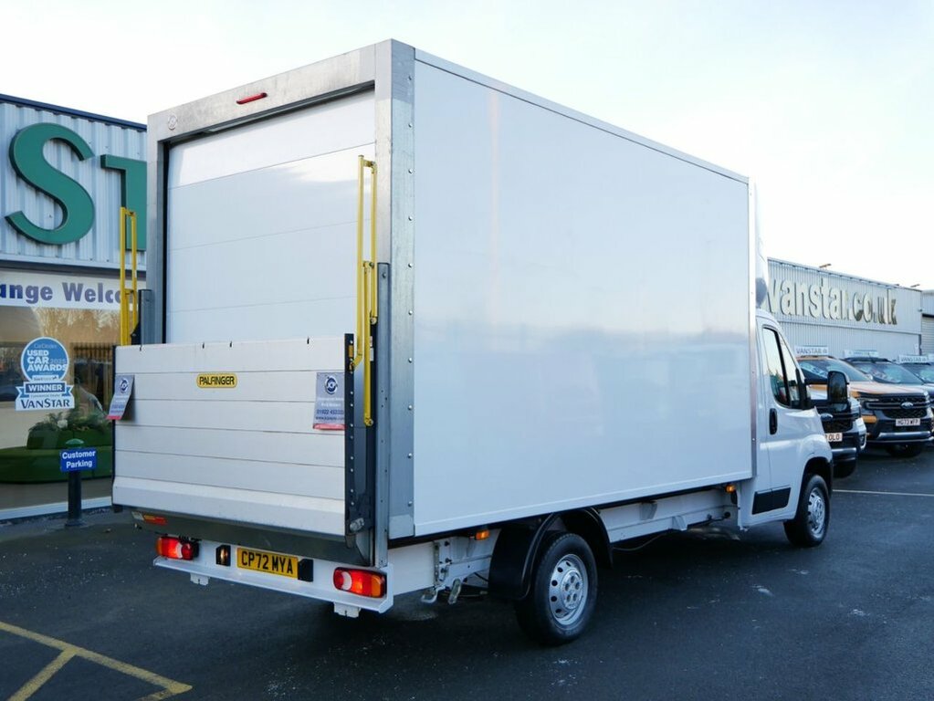 Peugeot Boxer 2.2L Bluehdi 335 Built For Business Luton Dies CP72MYA White #2