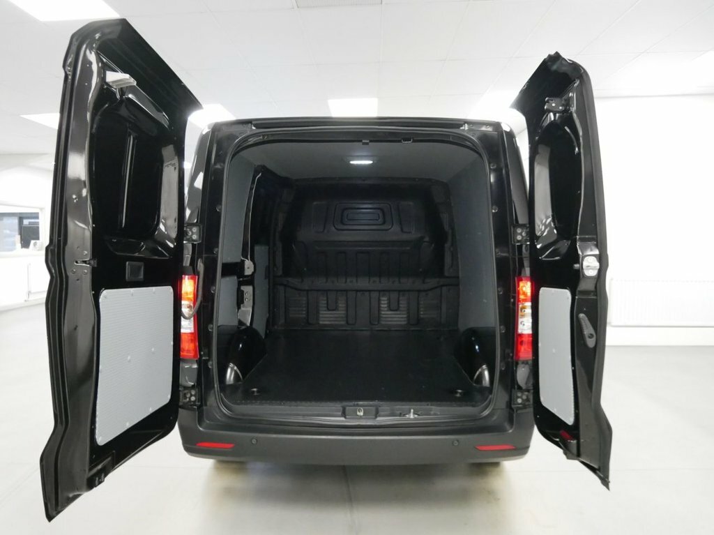 Maxus eDeliver 3 Mpv Black #2