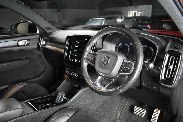 Volvo XC40 Automatic BK69XJF Red #2