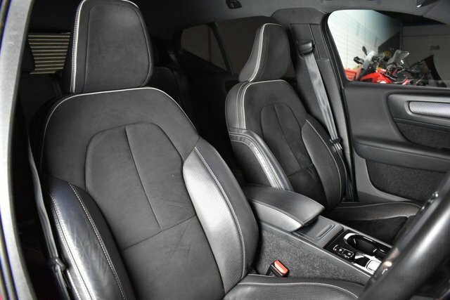 Volvo XC40 Automatic BK69XJF Red #3