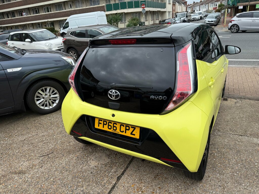 Toyota Aygo 1.0 Vvt-i X-cite 3 FP66CPZ Yellow #6