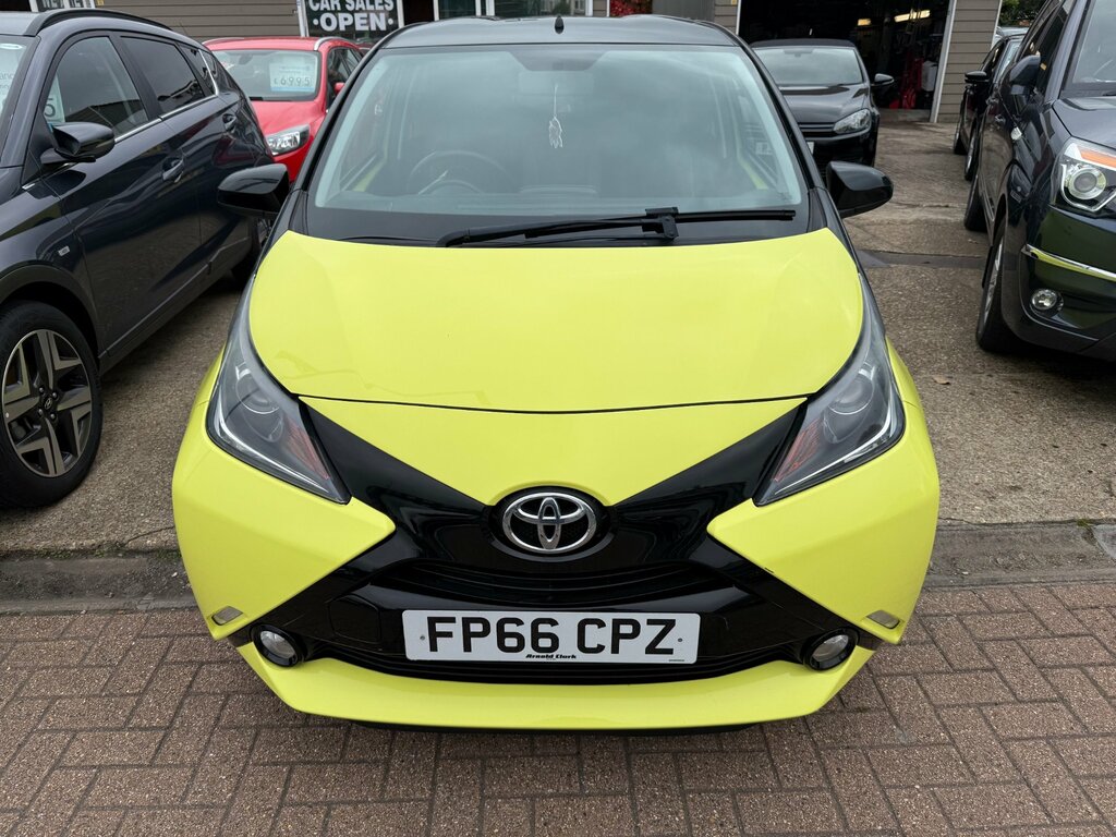 Toyota Aygo 1.0 Vvt-i X-cite 3 FP66CPZ Yellow #2