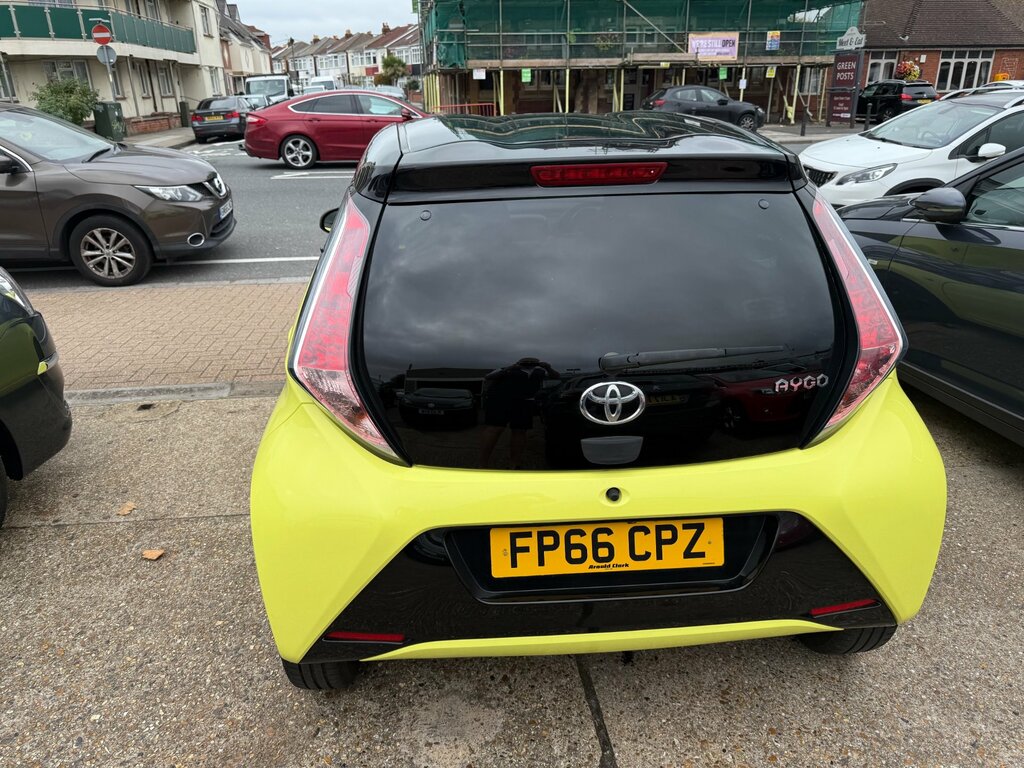 Toyota Aygo 1.0 Vvt-i X-cite 3 FP66CPZ Yellow #5
