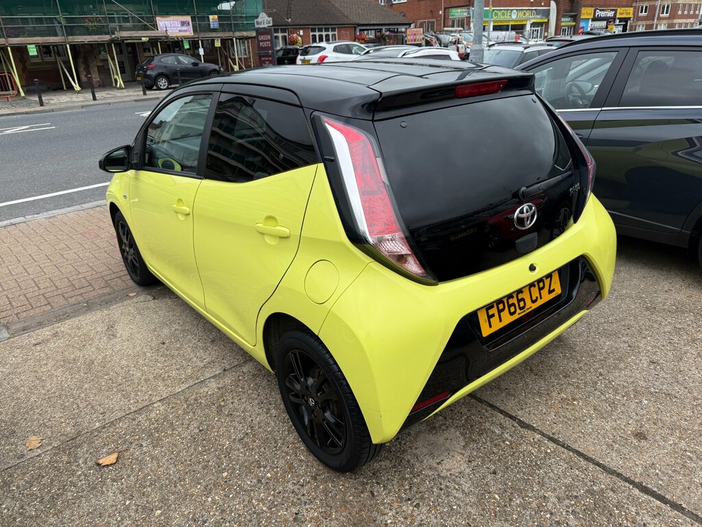 Toyota Aygo 1.0 Vvt-i X-cite 3 FP66CPZ Yellow #4