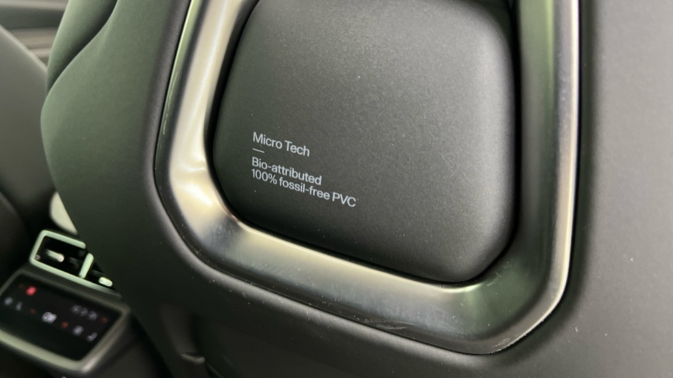 Volvo Estate 2019 White #37