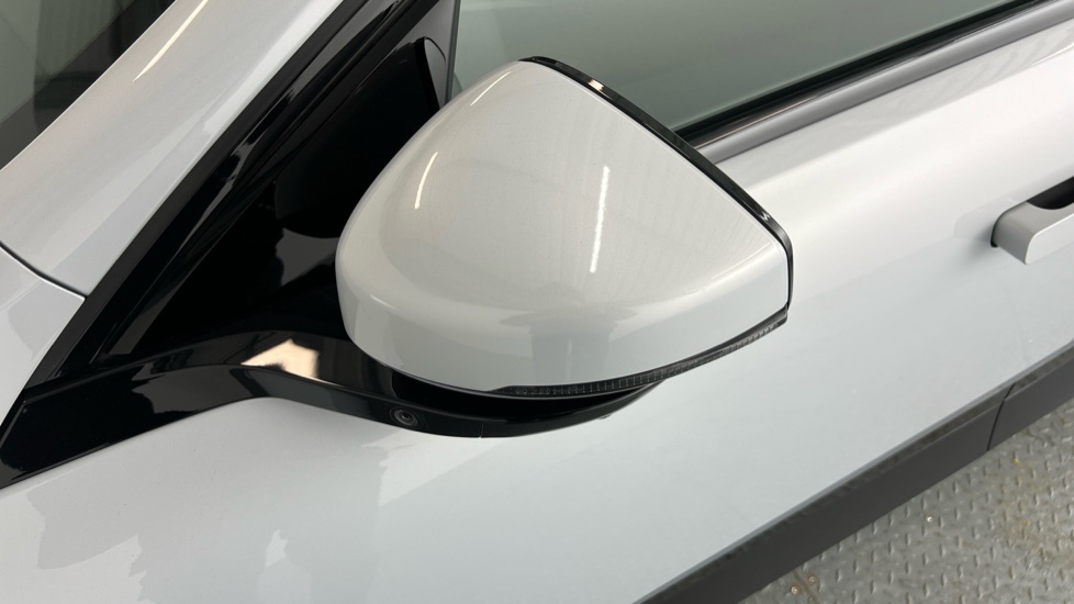 Volvo Estate 2019 White #32