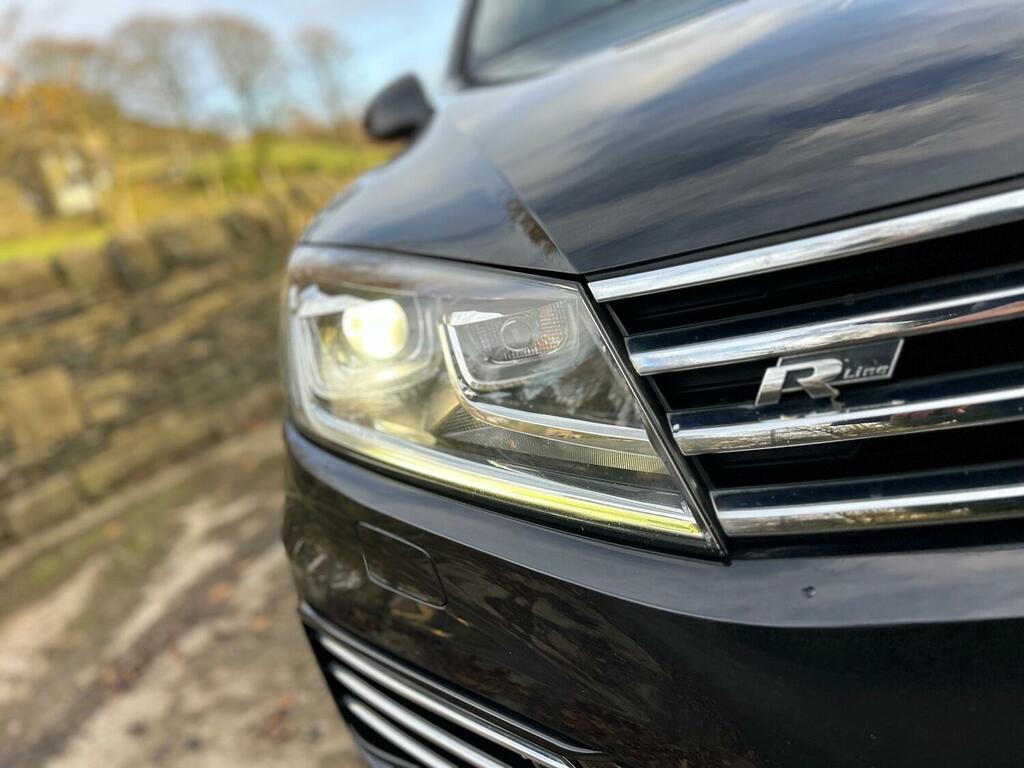 Volkswagen Touareg 3.0 Tdi V6 Bluemotion Tech R-line 2017 VO17UKF Black #2