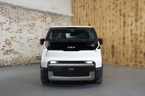Kia PV5 Essential White #4