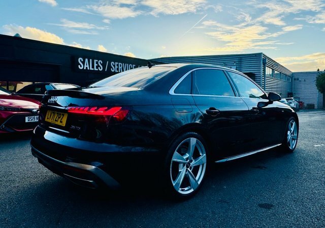 Audi A4 2.0 Tdi 35 S Black #4