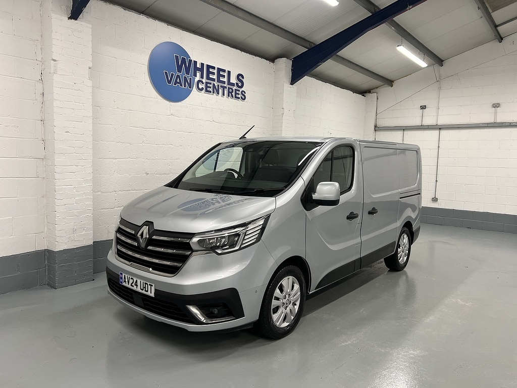 Renault Trafic 2.0 Dci Blue Sl28 Sport Panel Van Manua Silver