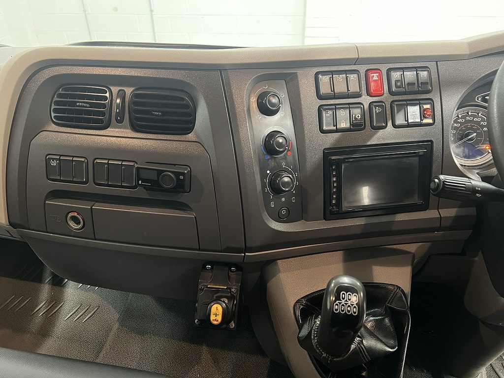 DAF All Models 12 Ton Dropside Hmf810 Crane 0.0 Crane Mounted White #14