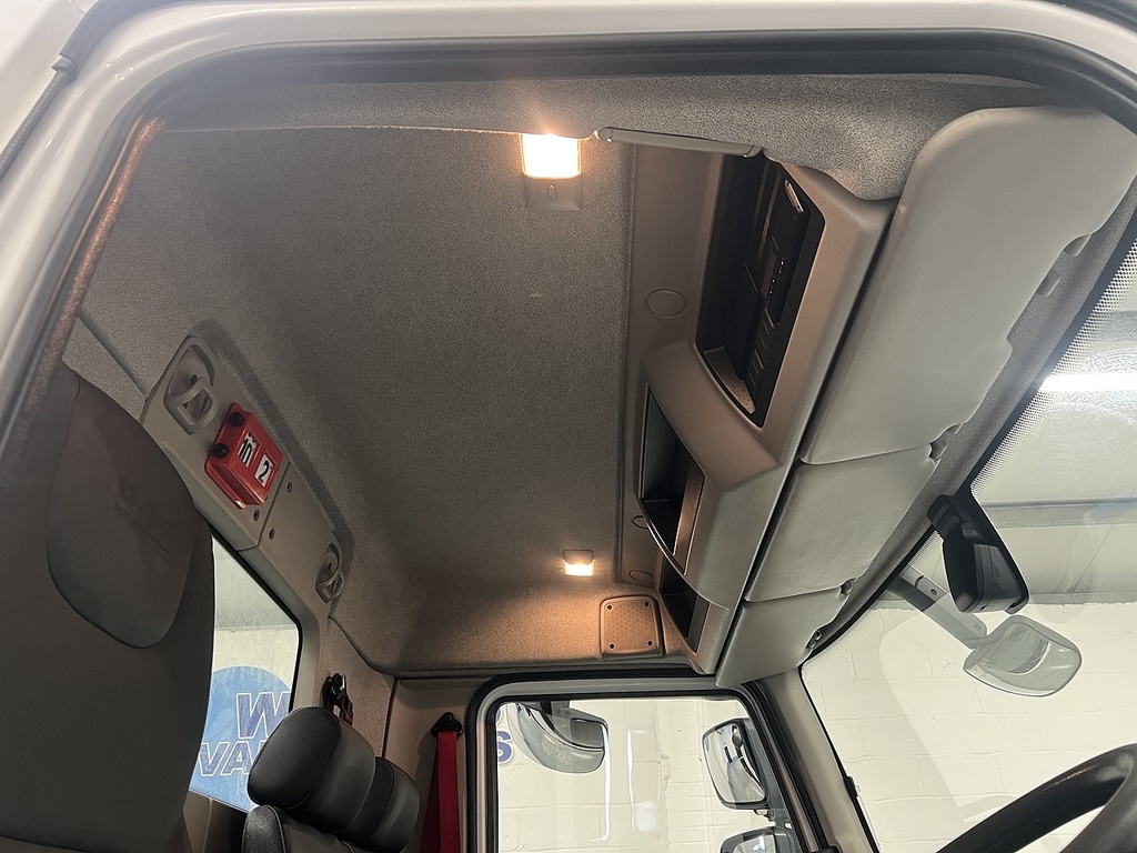 DAF All Models 12 Ton Dropside Hmf810 Crane 0.0 Crane Mounted White #10