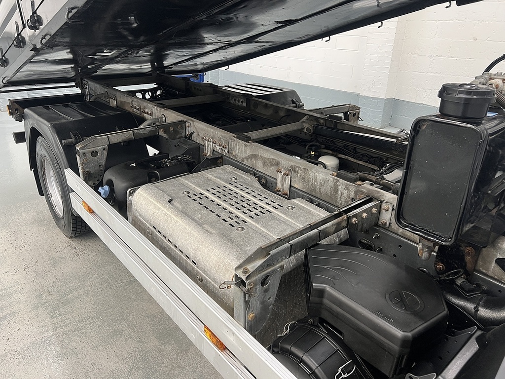 DAF All Models 12 Ton Dropside Hmf810 Crane 0.0 Crane Mounted White #61