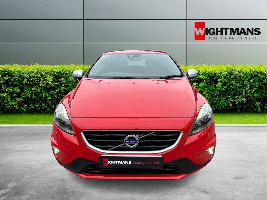 Volvo V40 Hatchback 2.0 R-design Pro D2 2016 Red