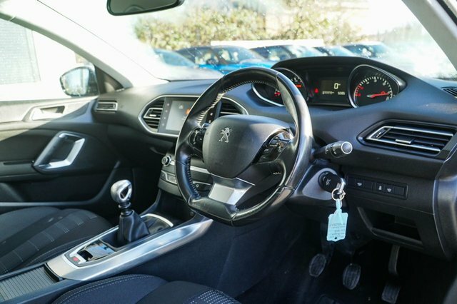 Peugeot 308 2015 1.6 Bluehdi Allure Hatchback Manua VNZ4841 Silver #2