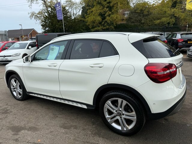 Mercedes-Benz GLA Class Gla200d Sport Premium Suv KN67FNV White #4