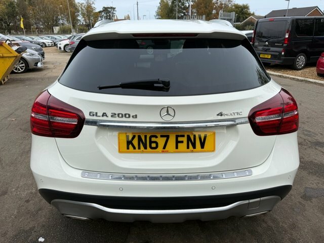 Mercedes-Benz GLA Class Gla200d Sport Premium Suv KN67FNV White #5