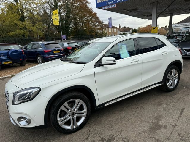 Mercedes-Benz GLA Class Gla200d Sport Premium Suv KN67FNV White #3